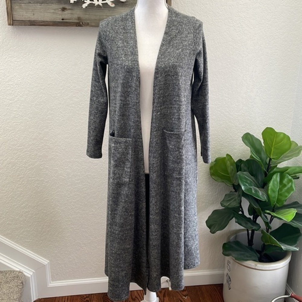 Lularoe Sarah gray sweater like cardigan duster S